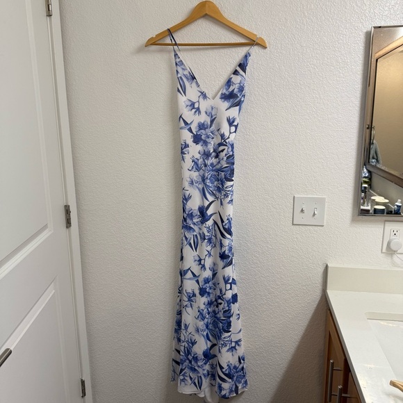 Fame & Partners Blue and White Floral Formal Dress Size 2 - Picture 1 of 9